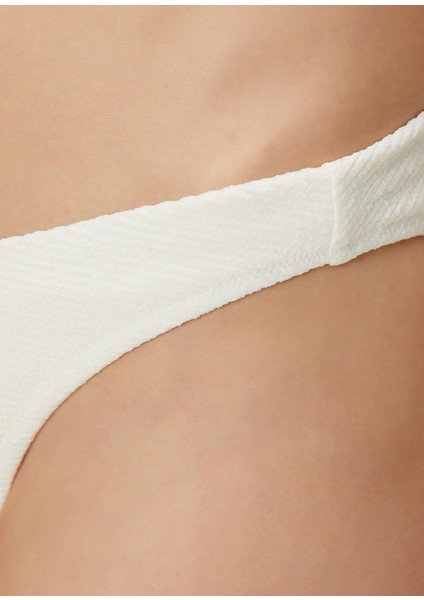 Beyaz Bikini Altı