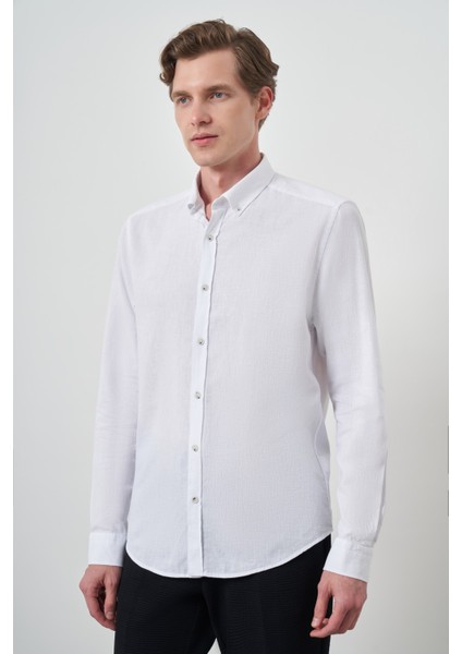 Erkek Beyaz Keten Trend Dynamic Fit Düğmeli Yaka Gömlek fırsatları