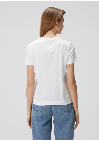 Beyaz Logo Baskılı T-Shirt fırsatları