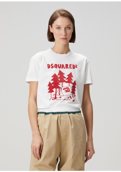 Beyaz Kırmızı Logolu T-Shirt modelleri