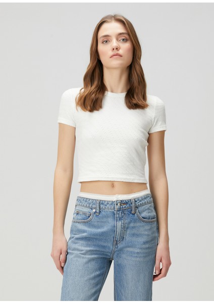 Beyaz Logolu T-Shirt modelleri