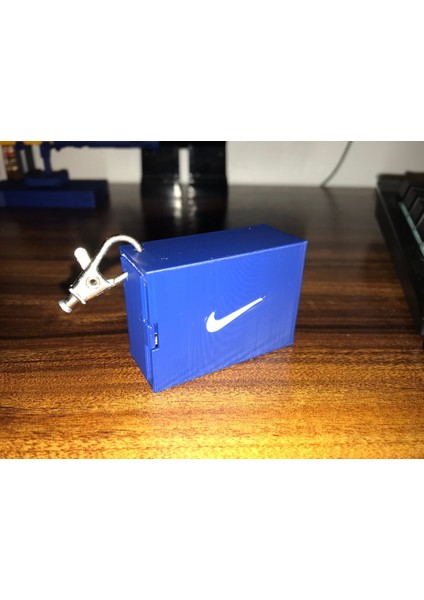 Kutu ile Nike Jordan 1 Ayakkabı (Anahtarlık) (Sadece Plastik Aparattır) 3D