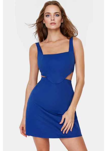 Pamuklu Mini Elbise A Line Kesim Kare Yaka Cut Out Detayı ile Rahat Şık Profesyonel Görünüm