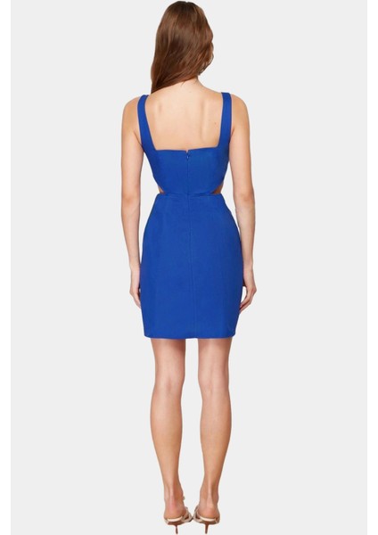 Pamuklu Mini Elbise A Line Kesim Kare Yaka Cut Out Detayı ile Rahat Şık Profesyonel Görünüm fiyatları