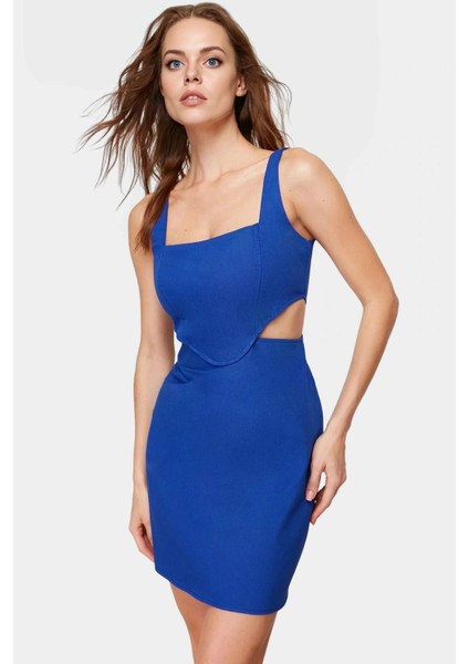 Pamuklu Mini Elbise A Line Kesim Kare Yaka Cut Out Detayı ile Rahat Şık Profesyonel Görünüm modelleri