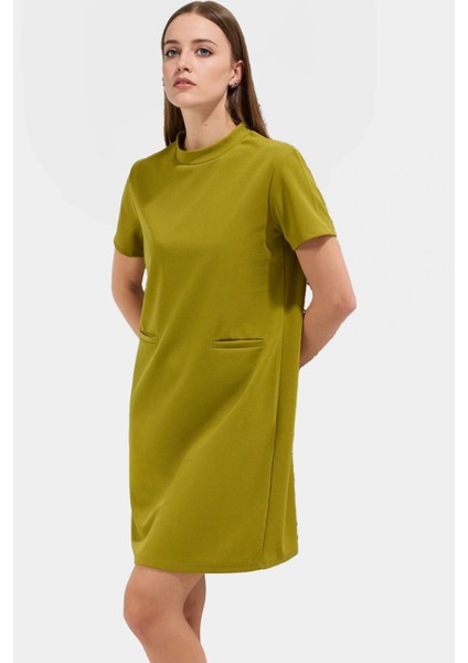 Mini Krep Elbise Shift Kalıp Cep Detaylı Polyester Kumaş Günlük Stil Şık Görünüm Uzun Ömürlü