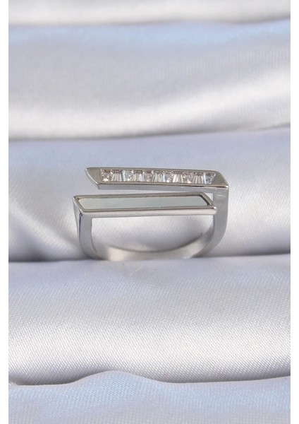 Bfs Pirinç Gümüş Renk Zirkon Taşlı Beyaz Sedef Detay Kadın Yüzük