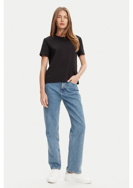 Kadın Regular Fit Bisiklet Yaka Minimalist Logolu T-Shirt - Siyah modelleri