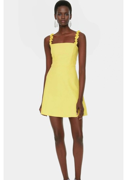 Yazlık Mini Elbise A Line Fırfır Detaylı Kare Yaka Polyester Kumaş Modern Stil Trend Tasarım