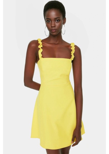 Yazlık Mini Elbise A Line Fırfır Detaylı Kare Yaka Polyester Kumaş Modern Stil Trend Tasarım fiyatları