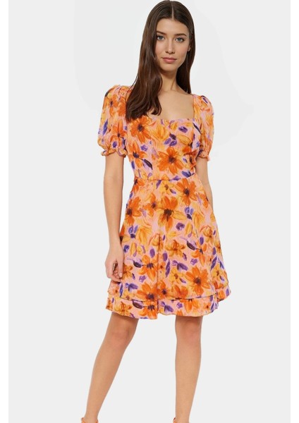 Yazlık Kadın Mini Elbise Polyester Şifon Dokuma Astarlı Şık Görünüm Özenle Seçilmiş Modern Stil