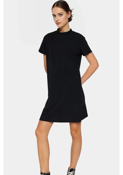 Şık Cep Detaylı Kadın Shift Mini Elbise Örme Krep Kumaş Rahat Günlük Modern Stil Kullanım