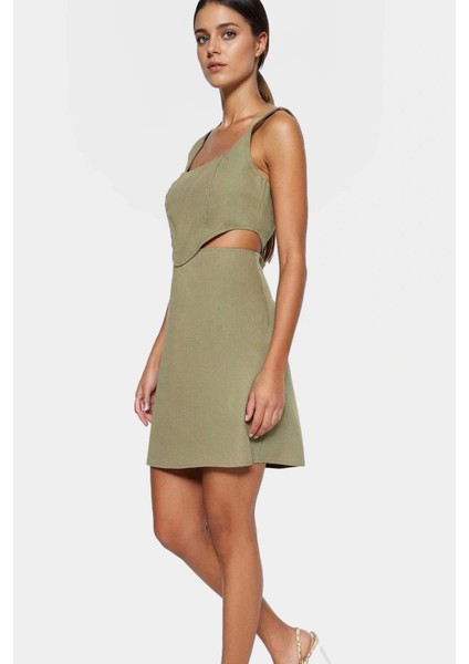 A Line Gabardin Mini Elbise Kolsuz Kare Yaka Cut Out Detay Pamuk Rahat Kullanım