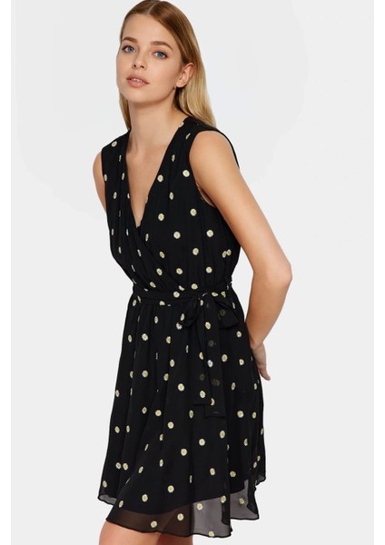 Yazlık Mini Elbise Dokuma Şifon Kumaş V Yaka Nakışlı Astarlı Profesyonel Görünüm Yüksek Kalite fiyatları