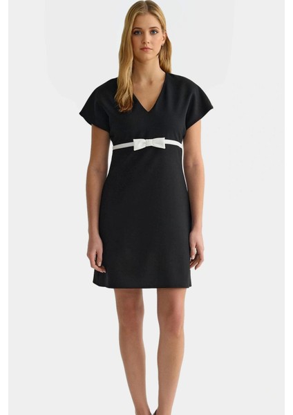 Mini Elbise A Kesim V Yaka Fiyonklu Detay Dokuma Kumaş Rahat Kalıp Yazlık Yüksek Kalite