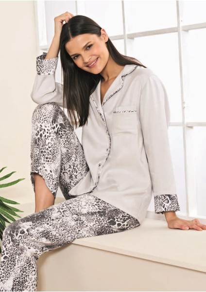 Viskon Jakarlı Önden Düğmeli Desenli Pijama Takımı