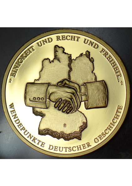 Almanya Orijinal Berlin Duvarı Parçalı Madalyon 1994 Seri Nolu Sertifikalı 50 mm 54 Gr. Altın Kaplama Çil fiyatları