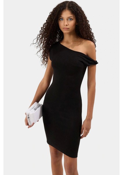 Şık Bodycon Mini Elbise Asimetrik Yaka Örme Kumaş Rahat Kesim Seçkin Malzeme Zarifane Tasarım