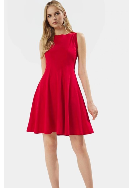 Feminen Skater Mini Elbise Kolsuz Pamuk Örme Kumaş Şık Görünüm Dayanıklı Malzeme fiyatları