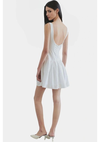 Pamuklu Brode Mini Elbise Skater Kalıp Kayık Yaka Astarlı Özel Tasarım Profesyonel Görünüm