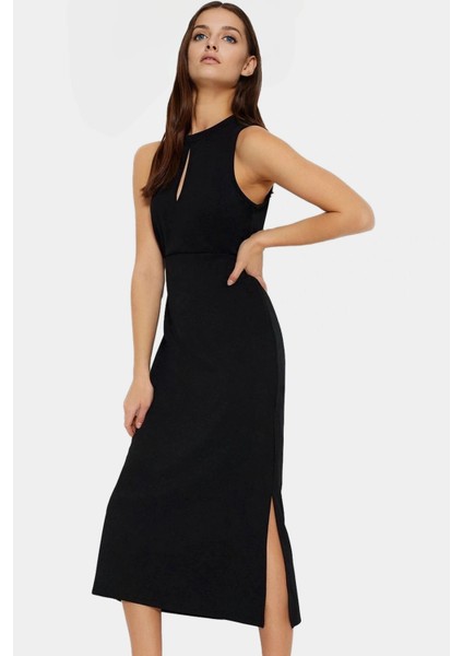 Cut Out Detaylı Scuba Krep Elbise Choker Yaka Midi Boy Özenle Seçilmiş Dayanıklı Malzeme Uzun Ömürlü