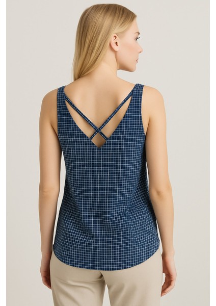 Kadın Lacivert Beyaz Ekose V Yaka Kolsuz Şık Yazlık Bluz modelleri