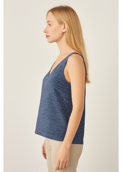 Kadın Lacivert Beyaz Ekose V Yaka Kolsuz Şık Yazlık Bluz fiyatları