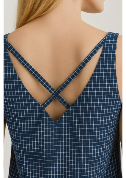 Kadın Lacivert Beyaz Ekose V Yaka Kolsuz Şık Yazlık Bluz fırsatları