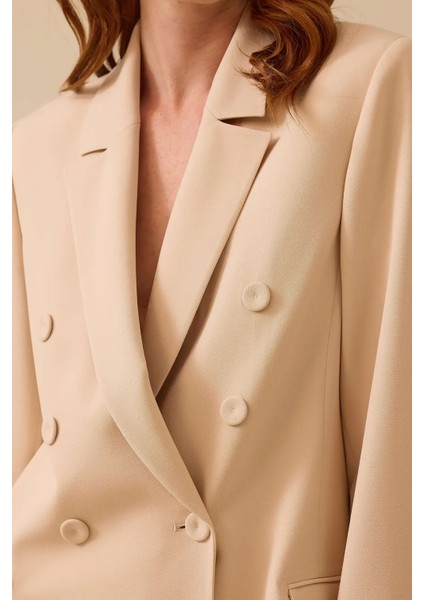 Kadın Kruvaze Yaka Düğmeli Uzun Ceket - Krem modelleri