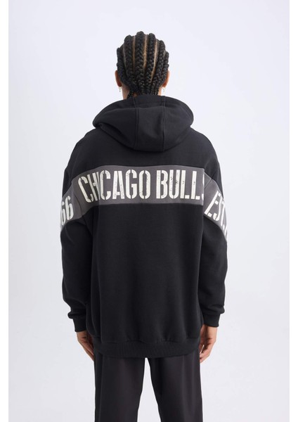 Fit NBA Chicago Bulls Boxy Fit Kapüşonlu Sırt Baskılı Kalın Sweatshirt U9853AZ24AU