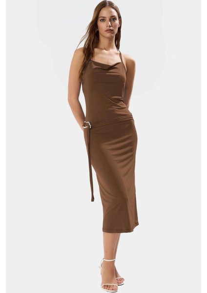 Şık Midi Boy Örme Elbise Aksesuar Detaylı Polyester Elastan Günlük Stil Zarifane Tasarım
