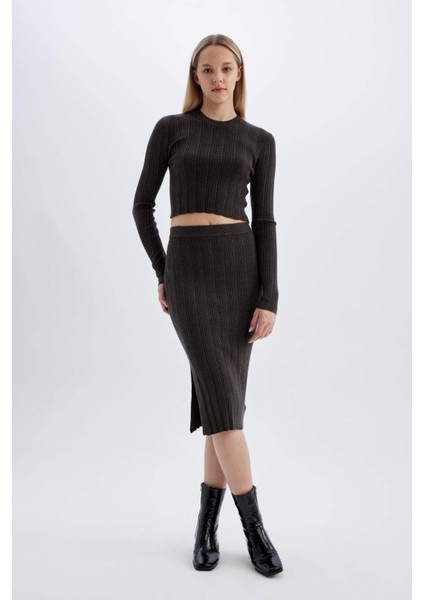Coool Slim Fit Dar Kesim Basic Düz Yırtmaçlı Triko Midi Etek A2058AX24AU fiyatları