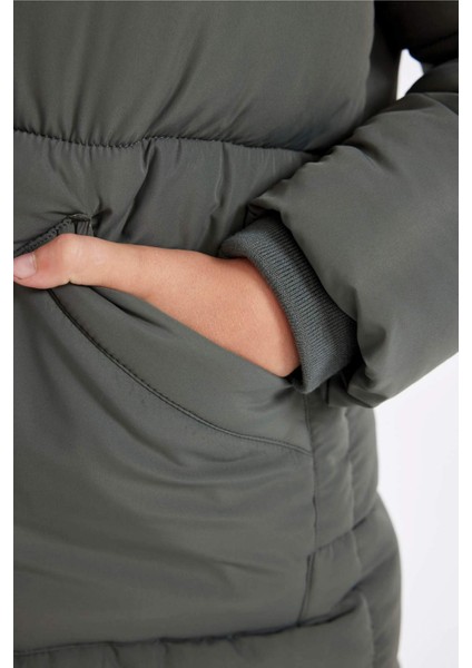 Erkek Çocuk Su İtici Kapüşonlu Fermuarlı Çıtçıt Kapamalı Cepli Parka