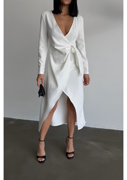 Kruvaze Broş Detaylı Elbise - Beyaz fırsatları