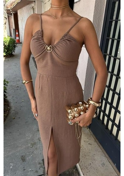 Göğsü Aksesuarlı Önü Yırtmaçlı Elbise 2899