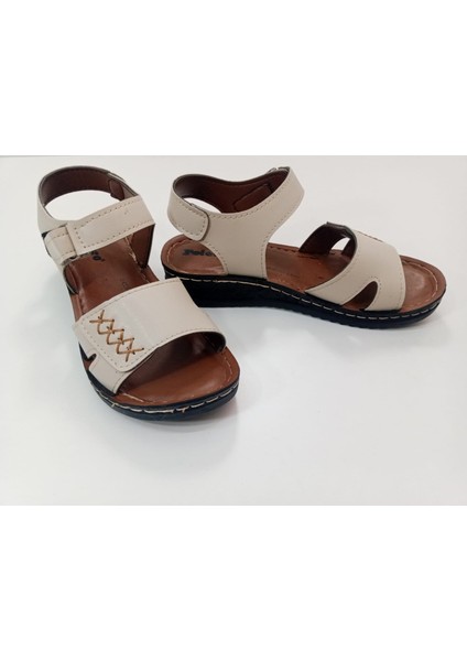 Kadın Sandalet Bej Renk Yumuşak Şilteli Poli Taban modelleri