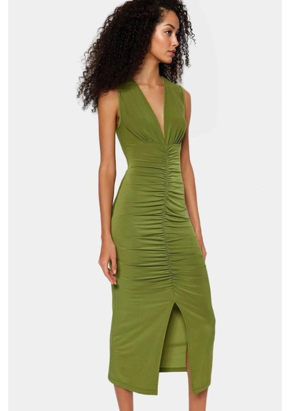 Rahat ve Şık Bodycon Midi Elbise Örme Kumaş V Yaka Büzgü Detaylar 120 cm Boy