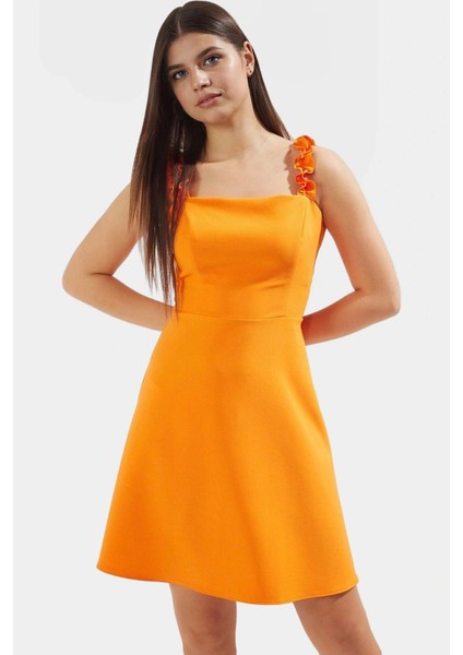 A Kesim Mini Elbise Finike Dokuma Kare Yaka Fırfırlı Detaylar Mükemmel Uyum Özenle Seçilmiş