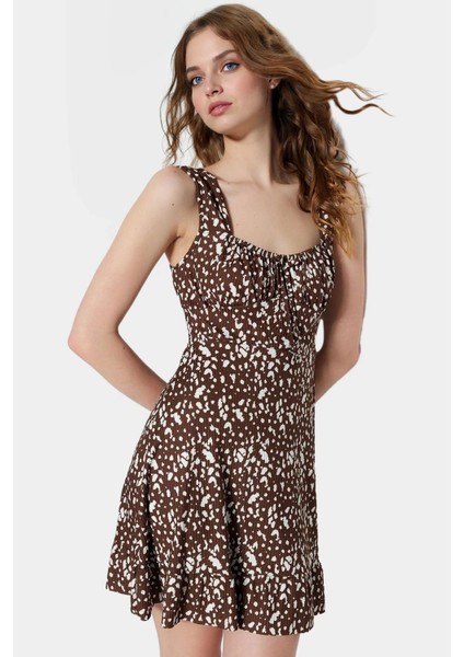 Çiçekli Desenli A Line Mini Elbise Örme Kumaş Kare Yaka Rahat Kalıp Kaliteli Işçilik Özel Tasarım modelleri