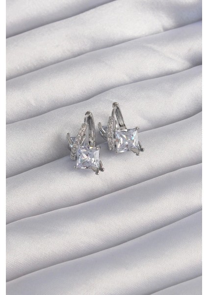 Bfs Pirinç Gümüş Renk Iri Zirkon Taşlı Kıvrımlı Minimal Kelebekli Halka Küpe