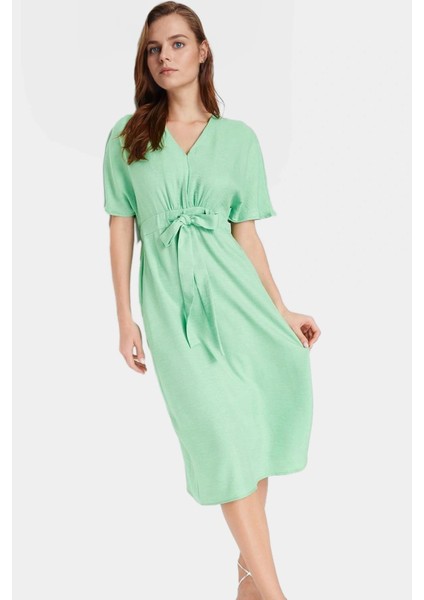 Şık Keten Görünümlü Kuşaklı Midi Elbise Rahat ve Nefes Alabilir Günlük Kullanım Için Modern Stil