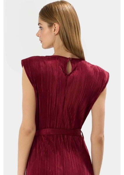 Rahat ve Şık Pilise Midi Elbise Polyester Kumaş Bisiklet Yaka Kuşaklı Konforlu Kesim fiyatları