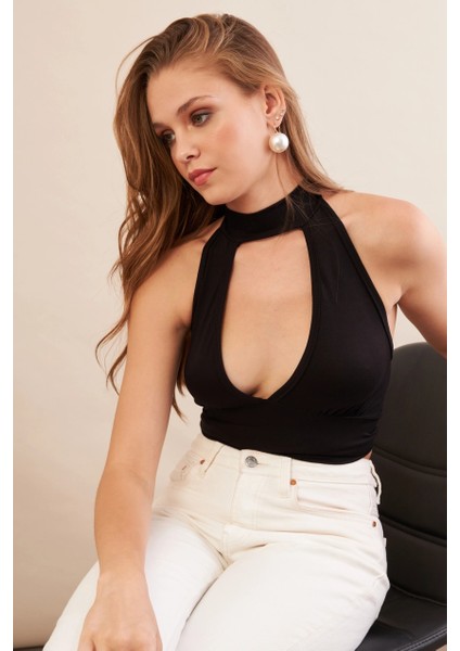 Kadın Siyah Sırt Detaylı Pencereli Crop Bluz EY3108 modelleri