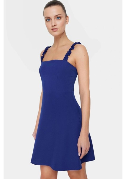 A Kesim Mini Elbise Finike Dokuma Kare Yaka Fırfırlı Detaylar Mükemmel Uyum Özenle Seçilmiş