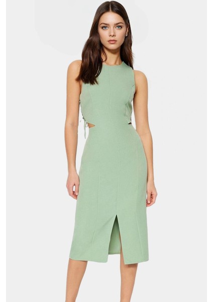 Şık ve Rahat Yazlık Midi Elbise Bodycon Kesim Dokuma Kumaş Konforlu Modern Stil