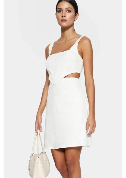 Pamuklu Mini Elbise A Line Kesim Kare Yaka Cut Out Detayı ile Rahat Şık Profesyonel Görünüm