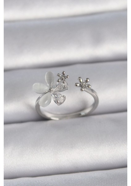 Bfs Pirinç Gümüş Renk Ayarlanabilir Zirkon Taşlı Beyaz Mineli Yaprak Model Kadın Yüzük