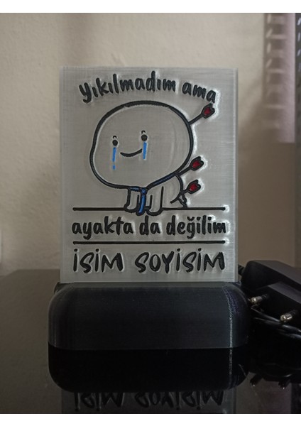 Kişiye Özel Isimli Hediyelik Kablolu LED Lamba - M8 - Yıkılmadım Ama Ayakta Da Değilim - Amber LED