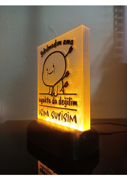Kişiye Özel Isimli Hediyelik Kablolu LED Lamba - M8 - Yıkılmadım Ama Ayakta Da Değilim - Amber LED
