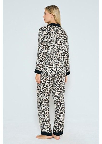 Viskon Leopar Desenli Önden Düğmeli Pijama Takımı